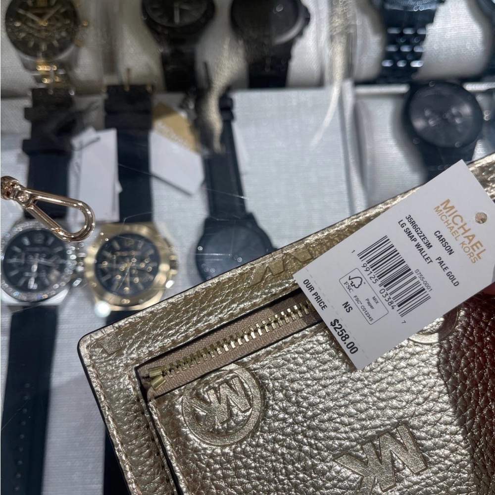 NWT MICHAEL KORS Carson Large Metallic Logo Debossed Snap Wallet - Picture 7 of 7